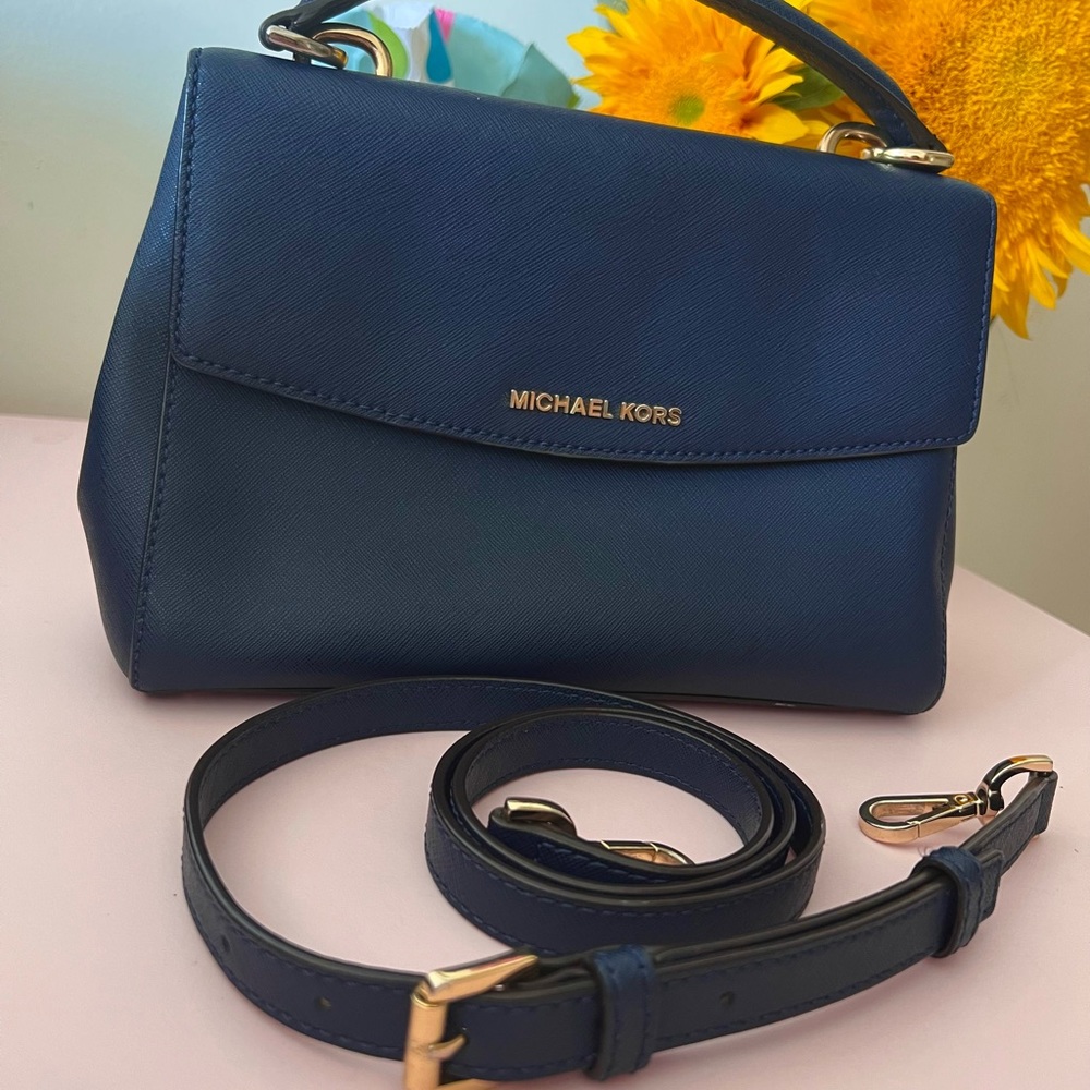 Crossbody Maichel Kors dark blue 👜, great condition!!!